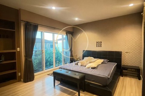 Townhouse in Pak Kret, Thailand 3 bedrooms № 169050 - photo 19