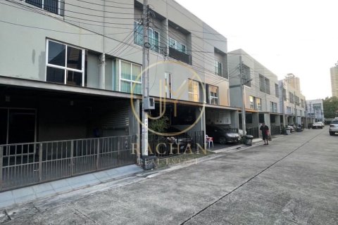Townhouse in Pak Kret, Thailand 3 bedrooms № 169050 - photo 3