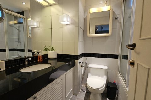 Condo à Pathum Wan, Bangkok, Thaïlande, 3 chambres № 201199 - photo 11