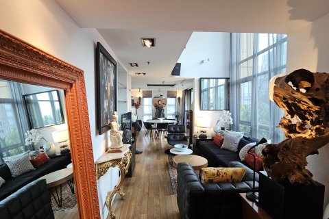 Condo à Pathum Wan, Bangkok, Thaïlande, 3 chambres № 201199 - photo 17