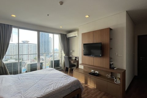 Condo in Watthana, Bangkok, Thailand, 2 bedrooms № 201197 - photo 2