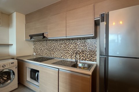 Condo in Watthana, Bangkok, Thailand, 2 bedrooms № 201197 - photo 9