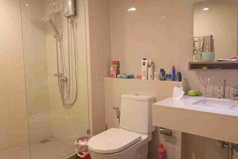 Condo à Thonburi, Bangkok, Thaïlande, 2 chambres № 183307 - photo 11