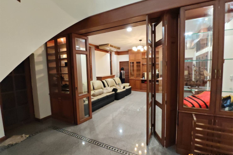House in Bangkok, Thailand 4 bedrooms № 189092