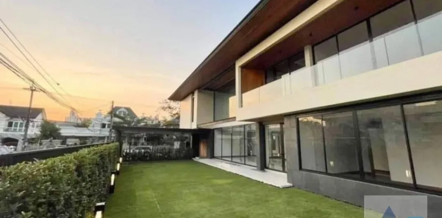Haus in Bang Na, Bangkok, Thailand 4 Schlafzimmer № 214842