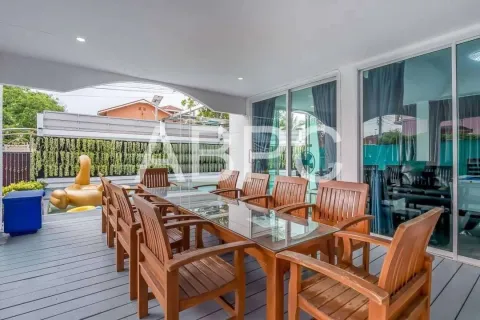 Casa de 7 dormitorios en Jomtien Beach, Pattaya, Tailandia № 211732 - foto 13