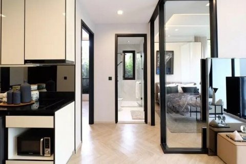 Кондоминиум с 2 спальнями в Кхлонг Сане, Бангкок, Таиланд № 140348 - фото 2