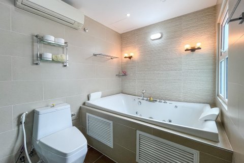 Condo in Pattaya, Thailand, 2 bedrooms  № 140345 - photo 29