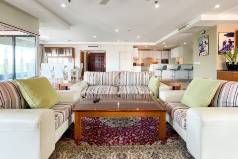 Condo in Pattaya, Thailand, 2 bedrooms  № 140345 - photo 15