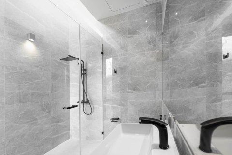 Villa in Bang Tao, Thailand 3 bedrooms № 166729 - photo 11