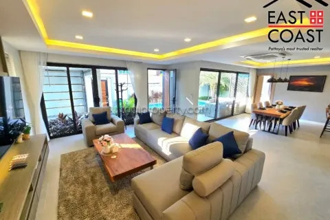 Casa de 4 dormitorios en Pattaya, Tailandia № 213016 - foto 4