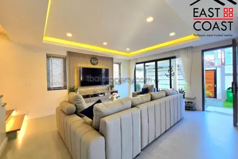 Casa de 4 dormitorios en Pattaya, Tailandia № 213016 - foto 14
