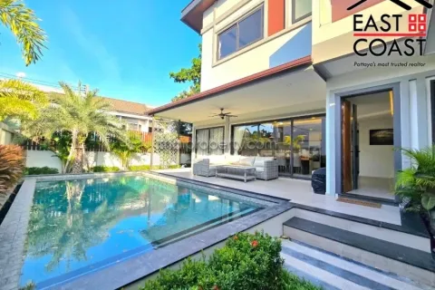 House in Pattaya, Thailand 4 bedrooms № 213016
