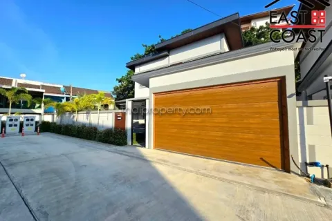Casa de 4 dormitorios en Pattaya, Tailandia № 213016 - foto 5