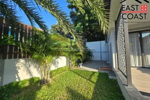 Casa de 4 dormitorios en Pattaya, Tailandia № 213016 - foto 12