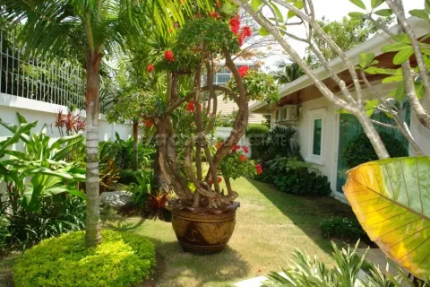 Casa de 6 dormitorios en Jomtien Beach, Pattaya, Tailandia № 213012 - foto 30