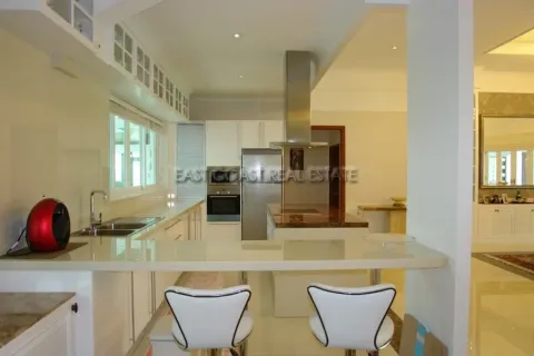 Casa de 6 dormitorios en Jomtien Beach, Pattaya, Tailandia № 213012 - foto 15