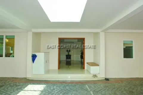 Casa de 6 dormitorios en Jomtien Beach, Pattaya, Tailandia № 213012 - foto 4