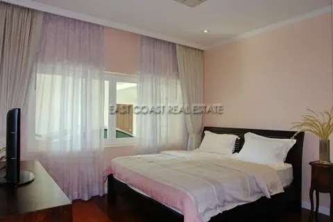 Casa de 6 dormitorios en Jomtien Beach, Pattaya, Tailandia № 213012 - foto 2