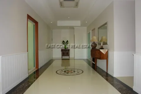 Casa de 6 dormitorios en Jomtien Beach, Pattaya, Tailandia № 213012 - foto 3