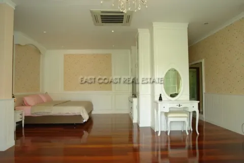 Casa de 6 dormitorios en Jomtien Beach, Pattaya, Tailandia № 213012 - foto 22