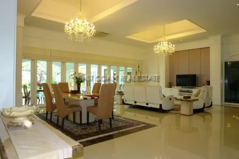 Casa de 6 dormitorios en Jomtien Beach, Pattaya, Tailandia № 213012 - foto 12