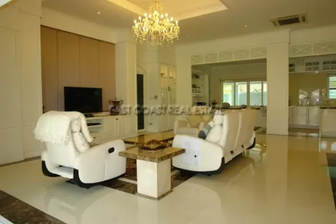 Casa de 6 dormitorios en Jomtien Beach, Pattaya, Tailandia № 213012 - foto 18
