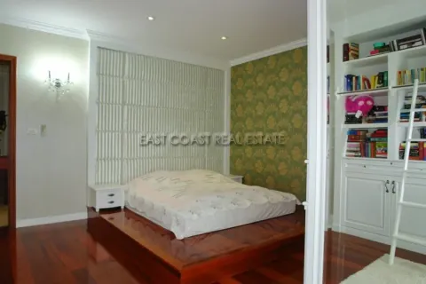 Casa de 6 dormitorios en Jomtien Beach, Pattaya, Tailandia № 213012 - foto 5