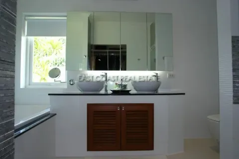 Casa de 6 dormitorios en Jomtien Beach, Pattaya, Tailandia № 213012 - foto 13