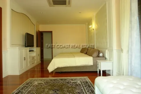 Casa de 6 dormitorios en Jomtien Beach, Pattaya, Tailandia № 213013 - foto 14