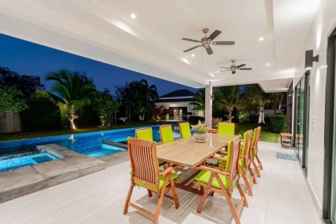 Villa in Cha-am, Thailand 4 bedrooms № 146231 - photo 8