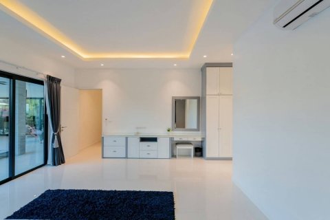 Villa in Cha-am, Thailand 4 bedrooms № 146231 - photo 26