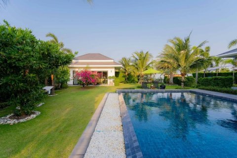 Villa in Cha-am, Thailand 4 bedrooms № 146231 - photo 10