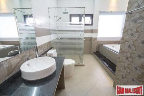 House on Jomtien Beach, Pattaya, Thailand 3 bedrooms № 192892 - photo 4