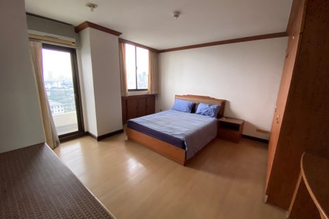 Condo in Bangkok, Thailand, 2 bedrooms № 143523 - photo 8