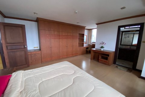 Condo in Bangkok, Thailand, 2 bedrooms № 143523 - photo 6