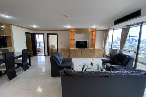 Condo in Bangkok, Thailand, 2 bedrooms  № 143526 - photo 1