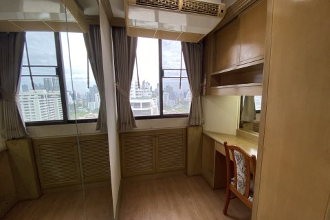 Condo in Bangkok, Thailand, 2 bedrooms  № 143526 - photo 11