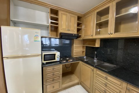 Condo in Bangkok, Thailand, 2 bedrooms  № 143526 - photo 7