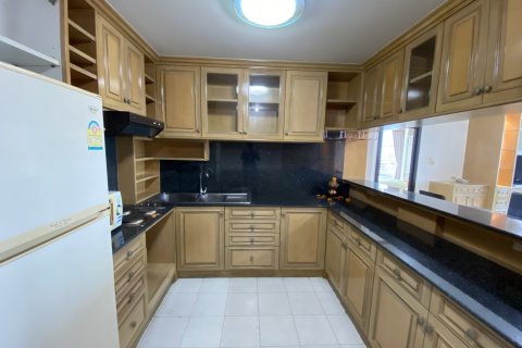 Condo in Bangkok, Thailand, 2 bedrooms  № 143526 - photo 6