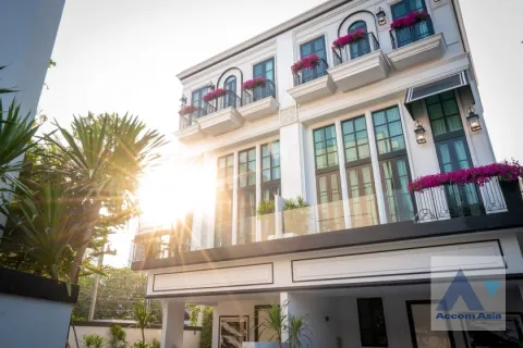 Maison à Watthana, Bangkok, Thaïlande 4 chambres № 214660