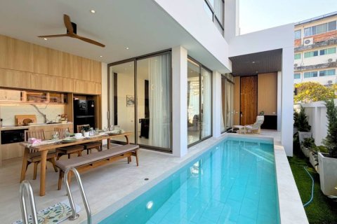 Villa in Pattaya, Thailand 4 bedrooms № 162308 - photo 2