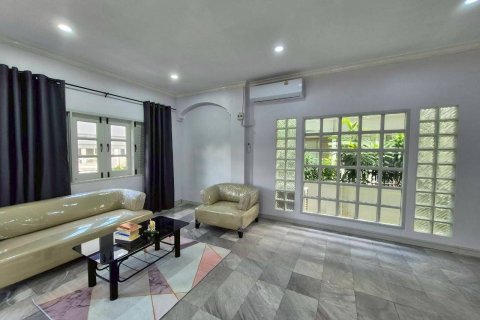 Дом в Бангкхэ, Бангкок, Таиланд с 3 спальнями  № 159095 - фото 2