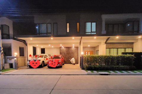 Maison à Thung Khru, Bangkok, Thaïlande 5 chambres № 159097