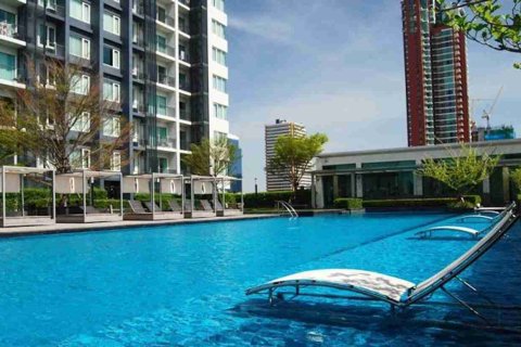 Condo in Bangkok, Thailand, 3 bedrooms № 184120 - photo 2