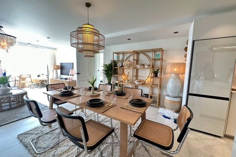 Condo in Bangkok, Thailand, 3 bedrooms  № 143285 - photo 1