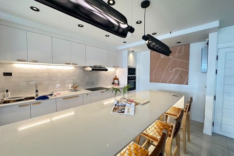 Condo in Bangkok, Thailand, 3 bedrooms  № 143285 - photo 5