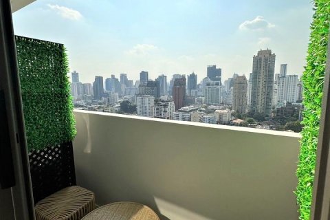 Condo in Bangkok, Thailand, 3 bedrooms  № 143285 - photo 12