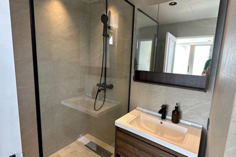 Condo in Bangkok, Thailand, 3 bedrooms  № 143285 - photo 15