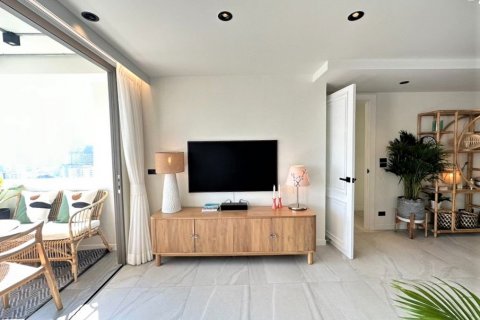 Condo in Bangkok, Thailand, 3 bedrooms  № 143285 - photo 4